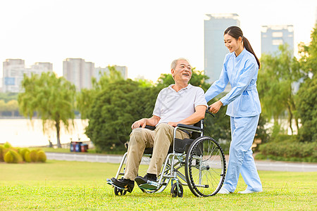 銀發記憶 養老服務中的情感聯結與思念表達